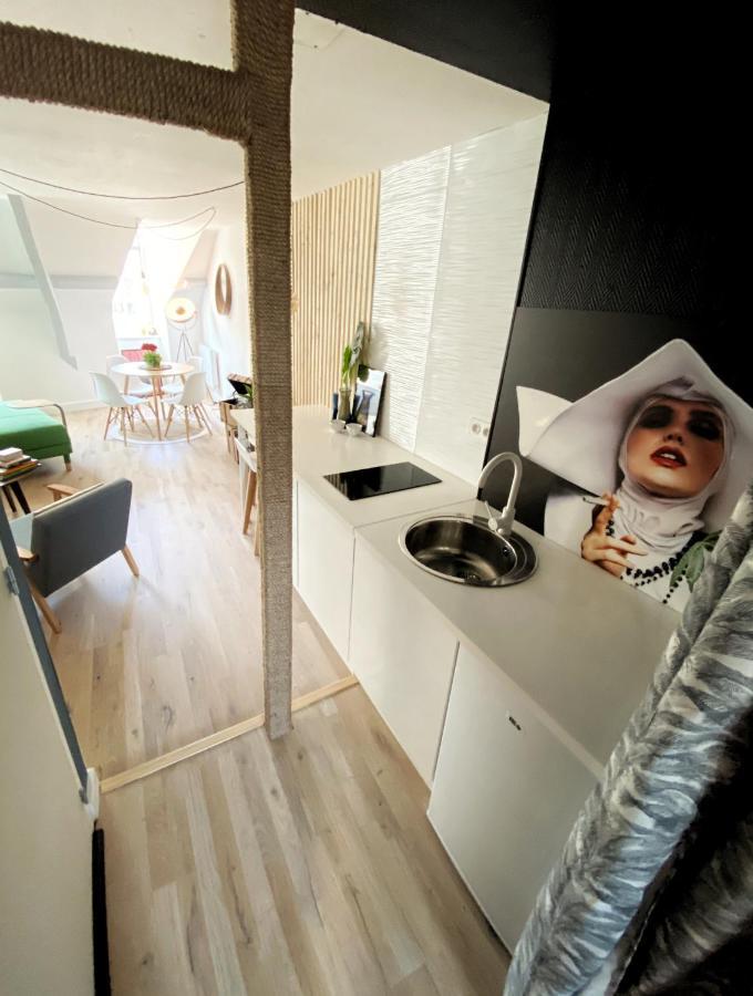 Marie Et Brieuc _ Duplex Lumineux Colore Atypique Face Cathedrale 쎙브히육 외부 사진
