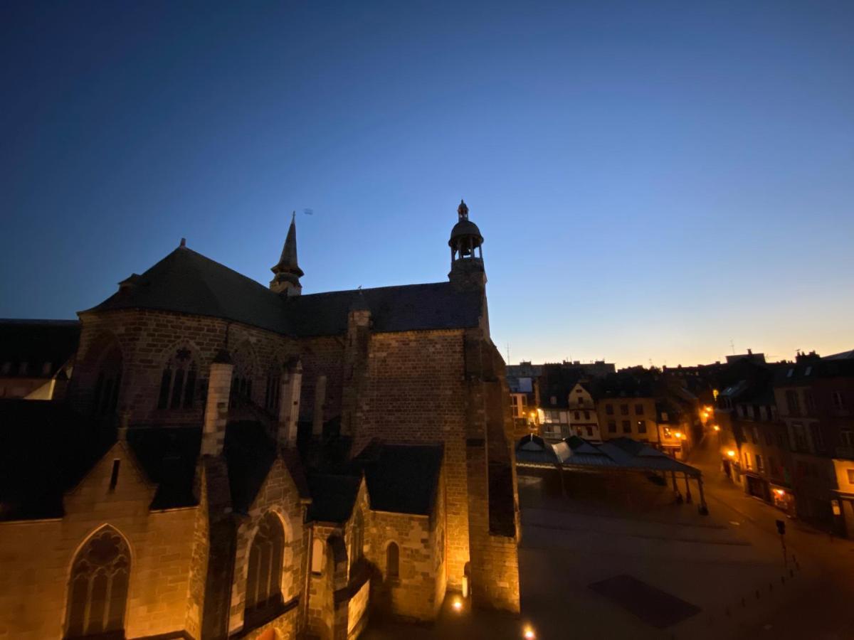Marie Et Brieuc _ Duplex Lumineux Colore Atypique Face Cathedrale 쎙브히육 외부 사진