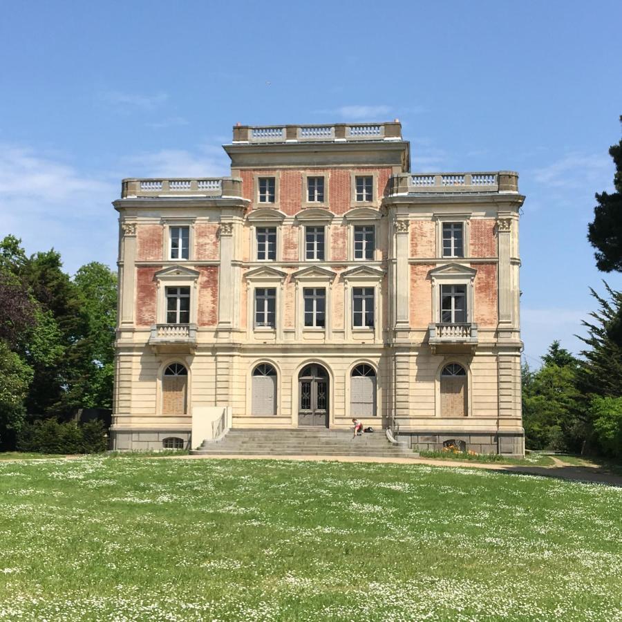 Marie Et Brieuc _ Duplex Lumineux Colore Atypique Face Cathedrale 쎙브히육 외부 사진