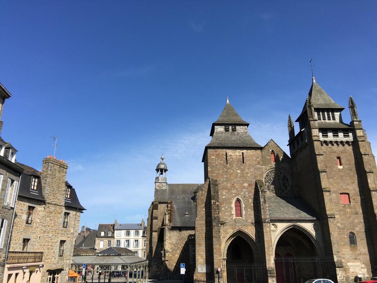 Marie Et Brieuc _ Duplex Lumineux Colore Atypique Face Cathedrale 쎙브히육 외부 사진
